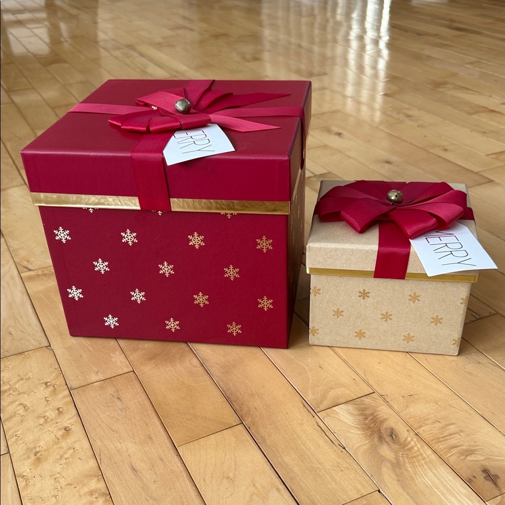 Elegant Red and Gold Gift Box Set